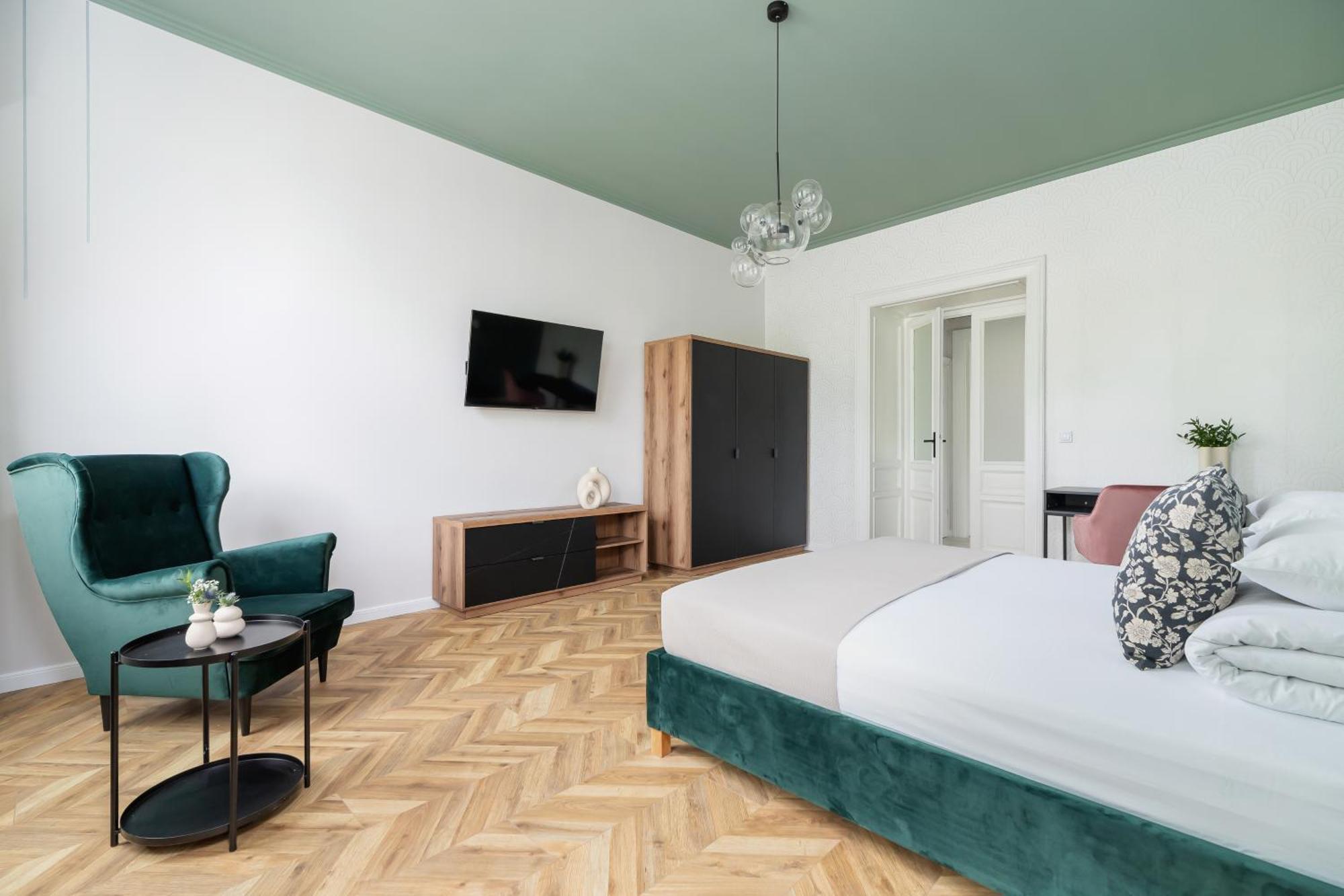 Two Bedroom Apartment - Dietla 11 Krakow Bagian luar foto